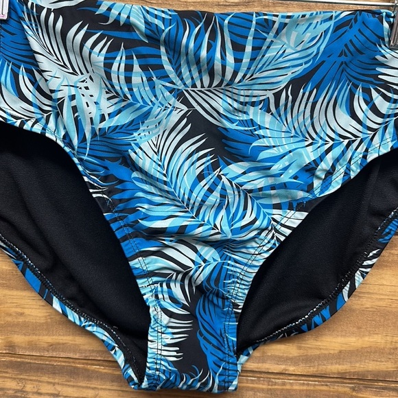 Women's Palm Printed Mid Rise Bottom - Picture 5 of 6